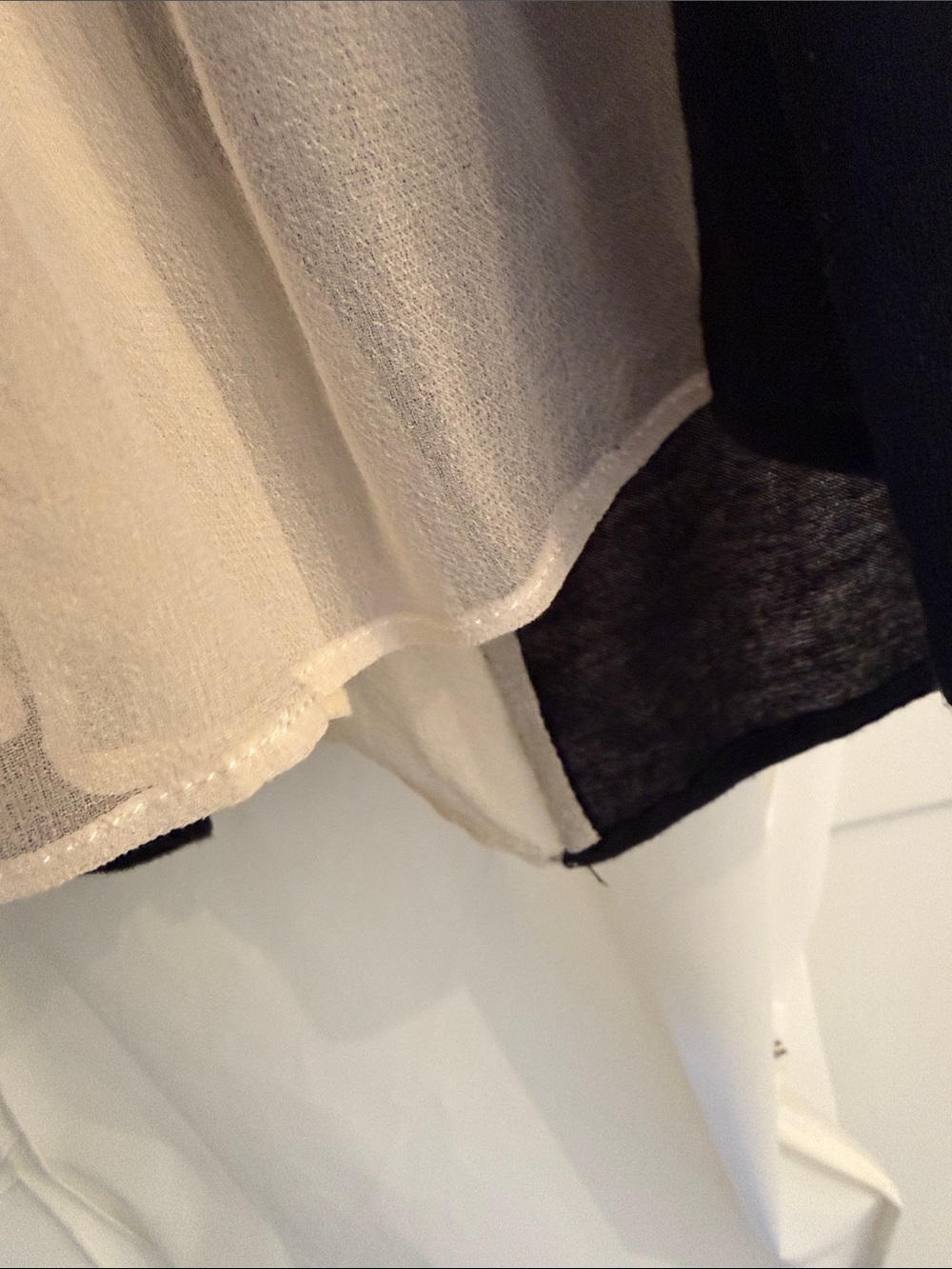 LOUIS DE GAMA - Sexy Elegant - Madona’s Designer! - Picture 9 of 11